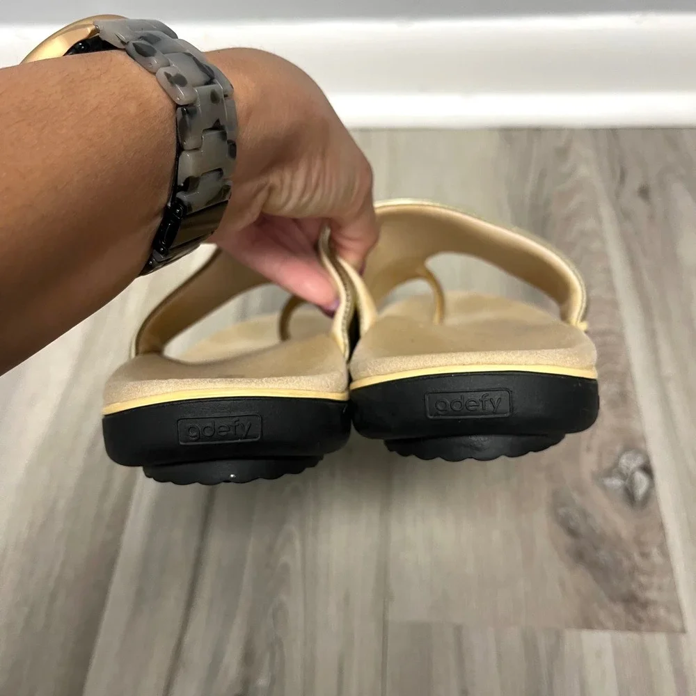 Gdefy‎ Gravity Defyer Sandals Women's 11 Gold Metallic Leather VersoShock Tech